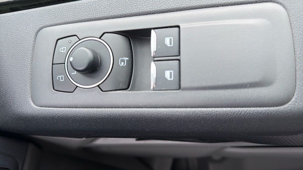 Ford Transit Custom 320 L2 Petrol Fwd 2.5 PHEV 232ps H1 Van Limited Auto - Image 31
