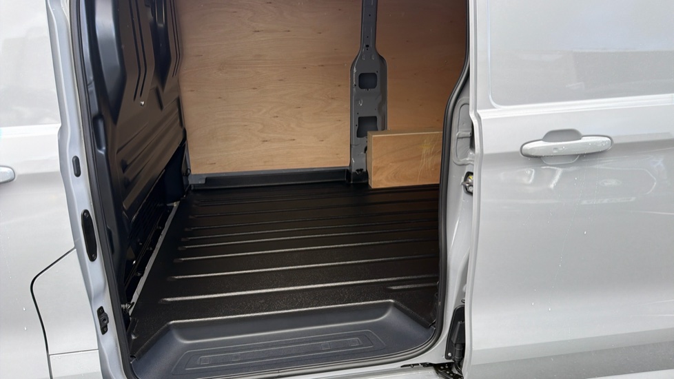 Ford Transit Custom 320 L1 Petrol Fwd 2.5 PHEV 232ps H1 Van Limited Auto - Image 5