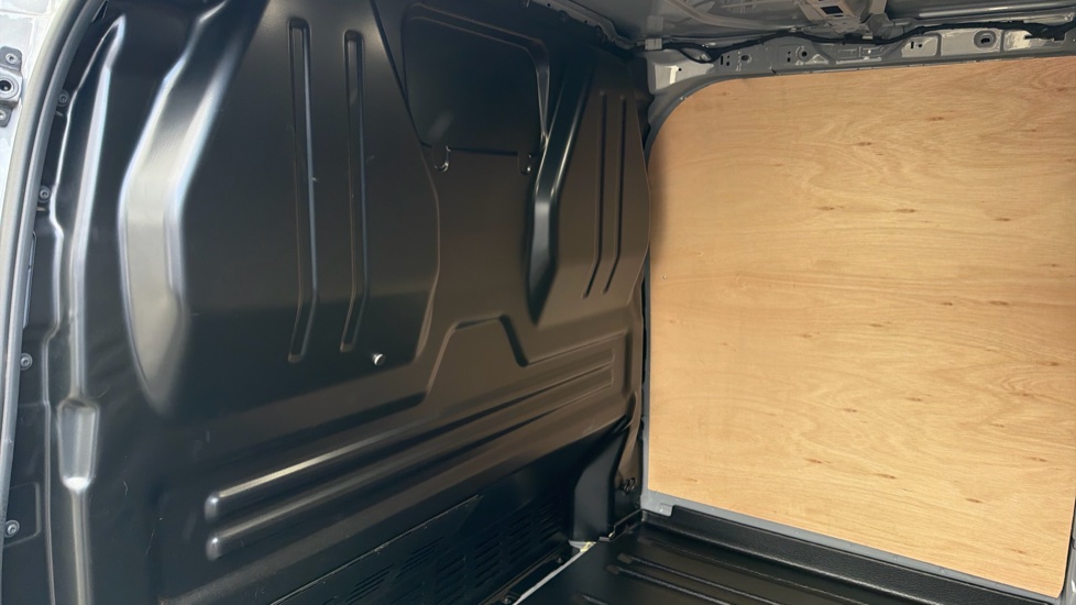 Ford Transit Custom 320 L1 Petrol Fwd 2.5 PHEV 232ps H1 Van Limited Auto - Image 18