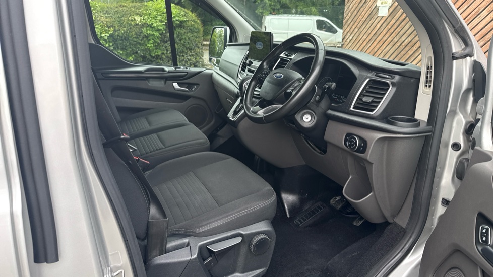 Ford Transit Custom 320 L2 Diesel Fwd 2.0 EcoBlue 170ps Low Roof D/Cab Limited Van Auto - Image 4