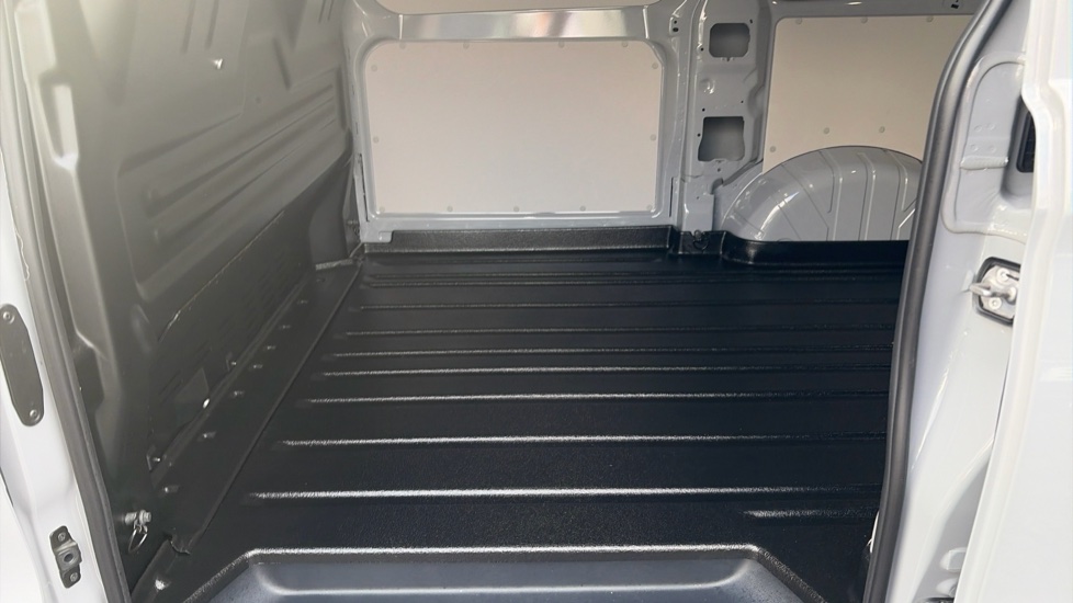 Ford Transit Custom E-320 L1 Rwd 160kW 65kWh H1 Van Limited Auto - Image 7