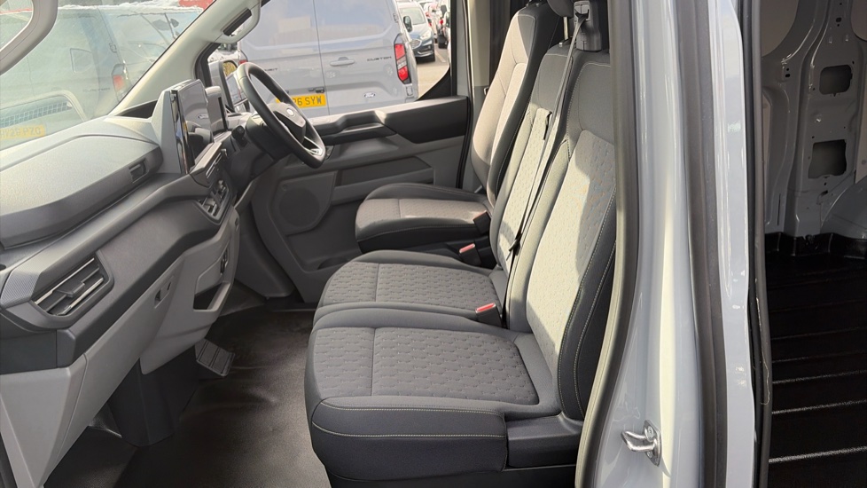 Ford Transit Custom E-320 L1 Rwd 160kW 65kWh H1 Van Limited Auto - Image 14