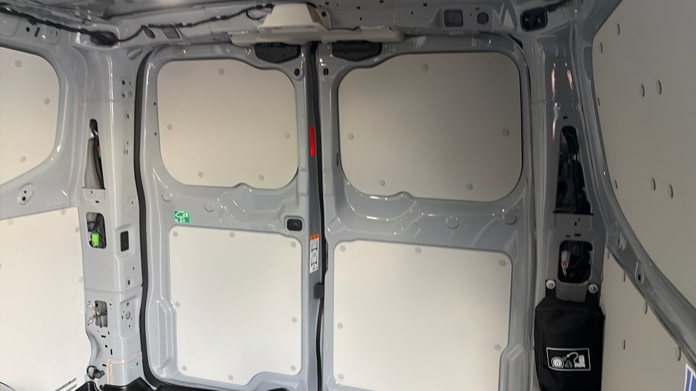 Ford Transit Custom E-320 L1 Rwd 160kW 65kWh H1 Van Limited Auto - Image 15