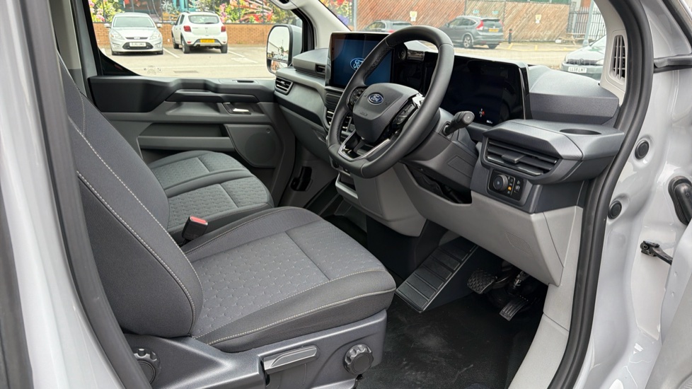 Ford Transit Custom E-320 L1 Rwd 160kW 65kWh H1 Van Limited Auto - Image 6