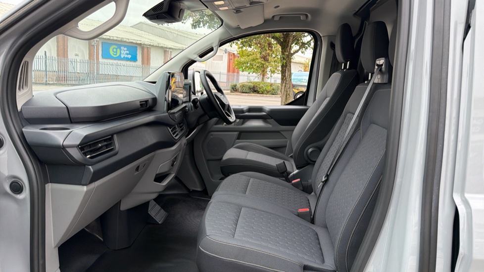 Ford Transit Custom E-320 L1 Rwd 160kW 65kWh H1 Van Limited Auto - Image 13