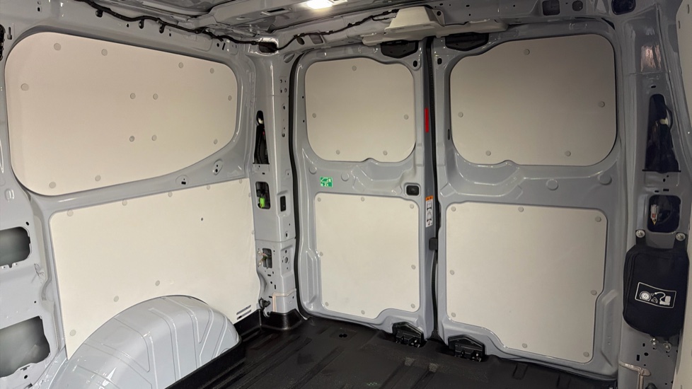Ford Transit Custom E-320 L1 Rwd 160kW 65kWh H1 Van Limited Auto - Image 14