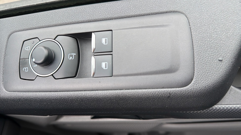 Ford Transit Custom E-320 L1 Rwd 160kW 65kWh H1 Van Limited Auto - Image 29