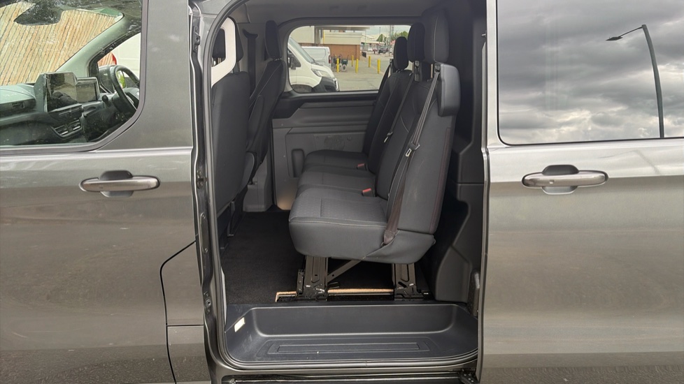 Ford Transit Custom 320 L1 Diesel Fwd 2.0 EcoBlue 136ps H1 Double Cab Van Limited Auto - Image 15