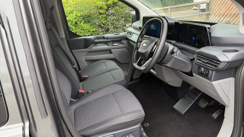Ford Transit Custom 320 L1 Diesel Fwd 2.0 EcoBlue 136ps H1 Double Cab Van Limited Auto - Image 4