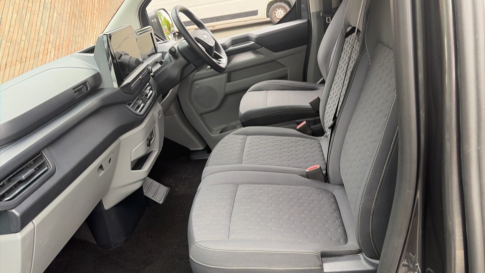 Ford Transit Custom 320 L1 Diesel Fwd 2.0 EcoBlue 136ps H1 Double Cab Van Limited Auto - Image 14