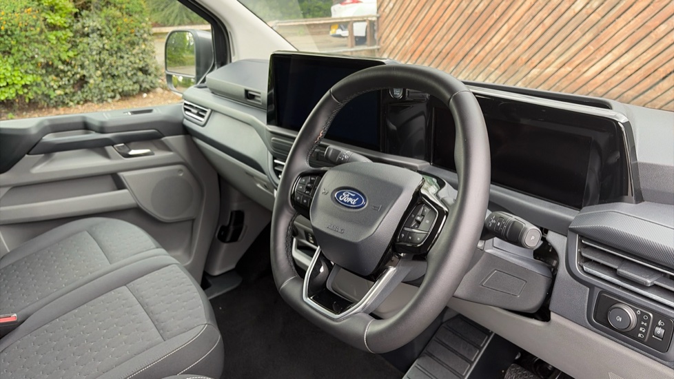 Ford Transit Custom 320 L1 Diesel Fwd 2.0 EcoBlue 136ps H1 Double Cab Van Limited Auto - Image 5
