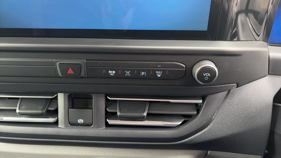 Ford Transit Custom 320 L1 Diesel Fwd 2.0 EcoBlue 136ps H1 Double Cab Van Limited Auto - Image 13