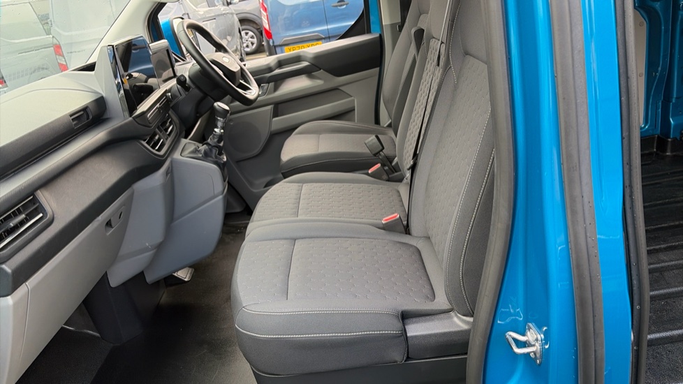 Ford Transit Custom 280 L1 Diesel Fwd 2.0 EcoBlue 136ps H1 Van Limited - Image 16