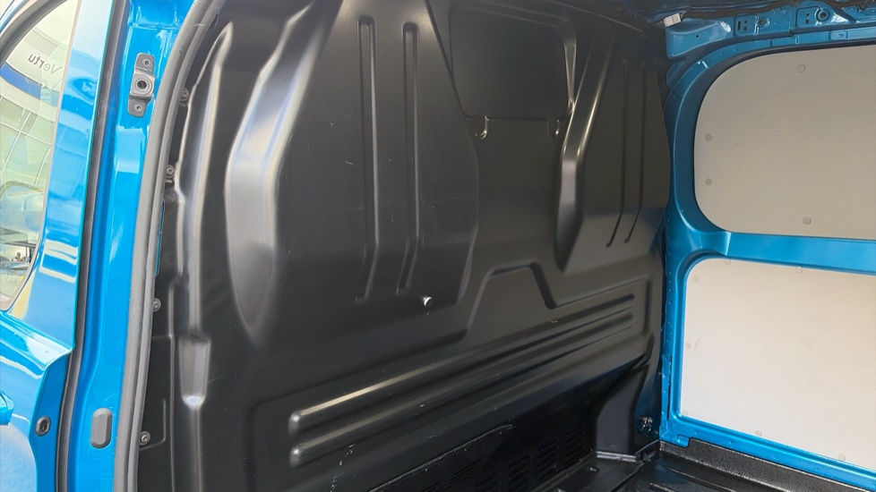 Ford Transit Custom 280 L1 Diesel Fwd 2.0 EcoBlue 136ps H1 Van Limited - Image 18
