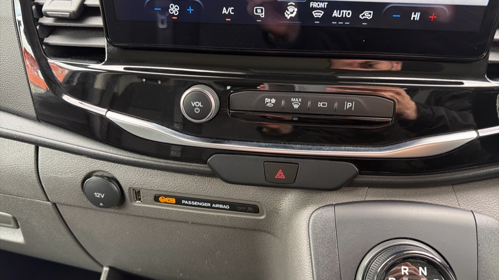 Ford Transit 350 L3 Diesel Fwd 2.0 EcoBlue 165ps H2 Limited Van Auto [Nav] - Image 18