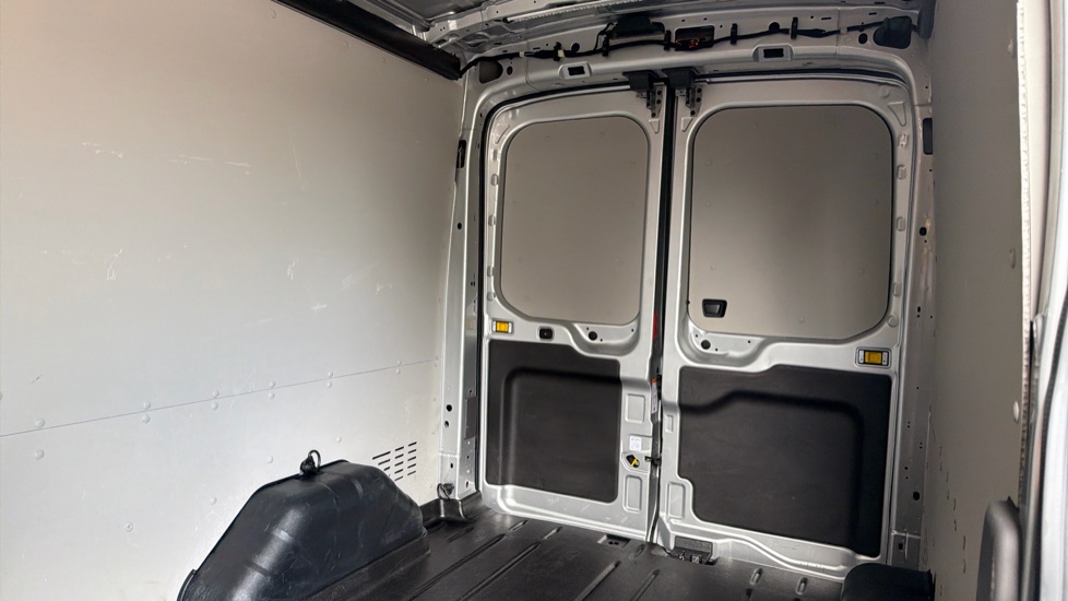 Ford Transit 350 L3 Diesel Fwd 2.0 EcoBlue 165ps H2 Limited Van Auto [Nav] - Image 18