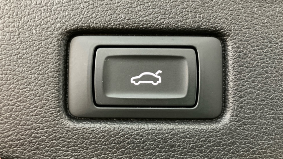 Audi A5 35 TFSI Sport 5dr S Tronic Petrol Hatchback - Image 31