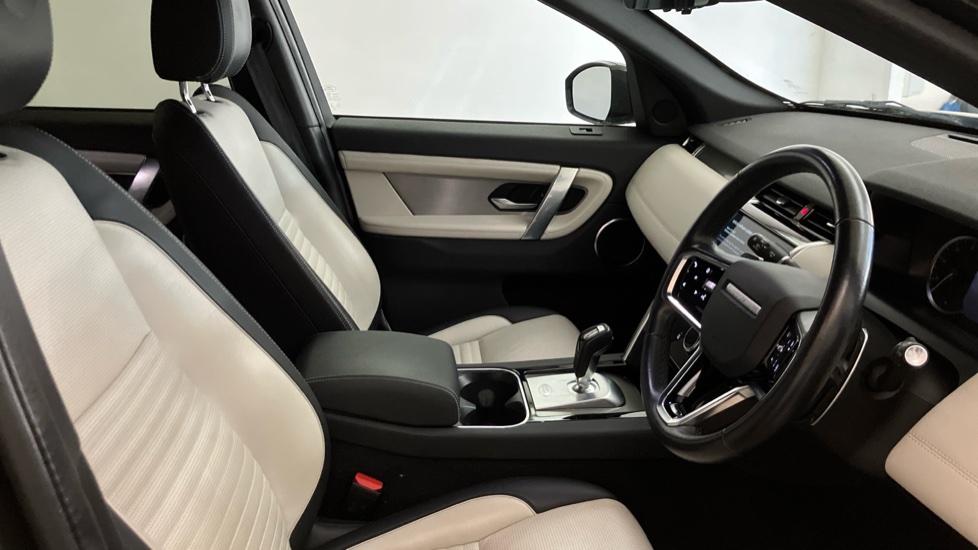 Land Rover Discovery Sport 2.0 D200 Urban Edition 5dr Auto [5 Seat] Diesel Station Wagon - Image 15