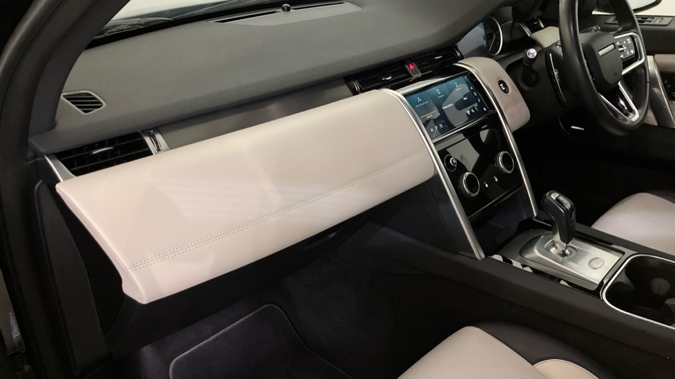 Land Rover Discovery Sport 2.0 D200 Urban Edition 5dr Auto [5 Seat] Diesel Station Wagon - Image 28