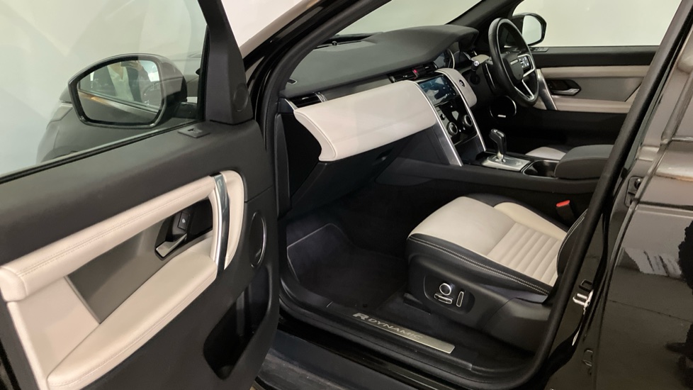Land Rover Discovery Sport 2.0 D200 Urban Edition 5dr Auto [5 Seat] Diesel Station Wagon - Image 29