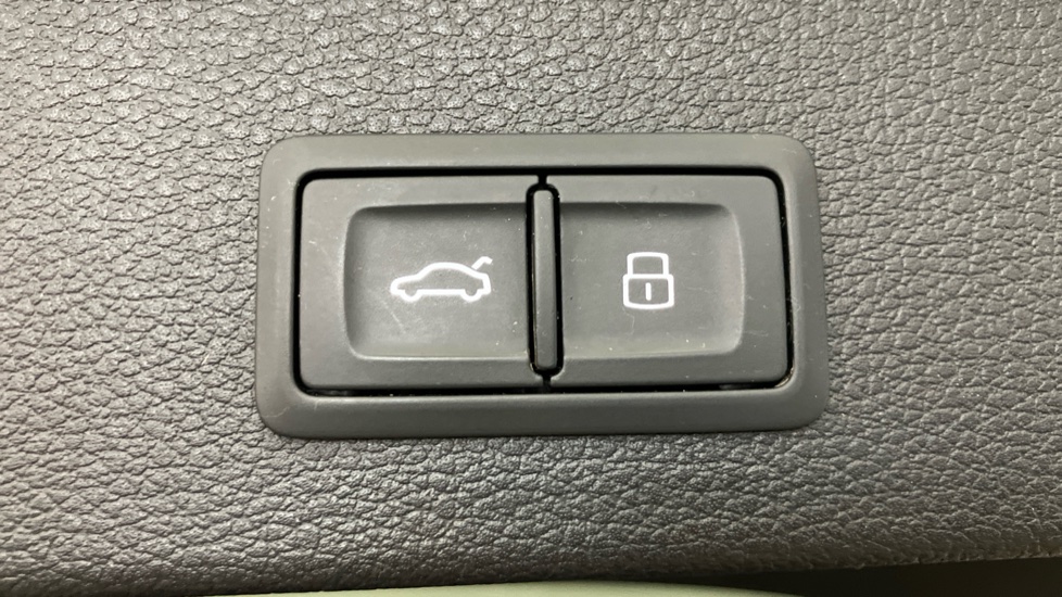 Audi Q2 SQ2 Quattro 5dr S Tronic Petrol Estate - Image 35