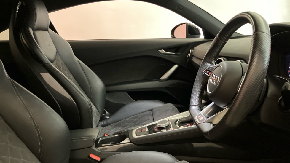 Audi TT 40 TFSI Black Edition 2dr S Tronic [Tech Pack] Petrol Coupe - Image 15