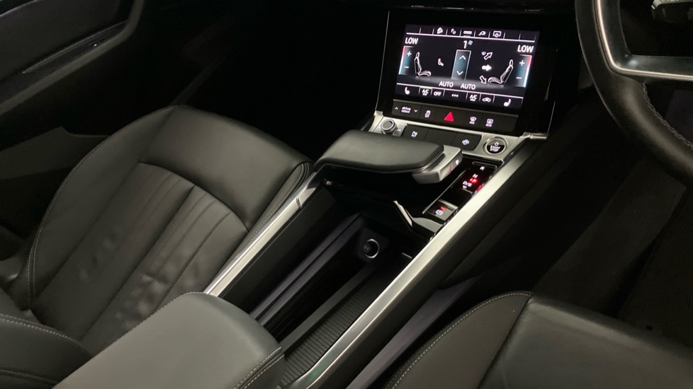 Audi Q8 250kW 50 Quattro 95kWh Sport 5dr Auto Electric Estate - Image 14