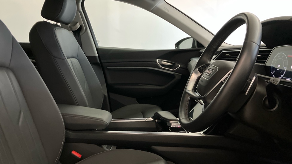 Audi Q8 250kW 50 Quattro 95kWh Sport 5dr Auto Electric Estate - Image 15