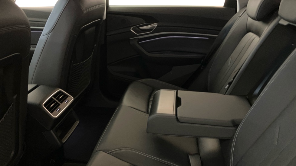 Audi Q8 250kW 50 Quattro 95kWh Sport 5dr Auto Electric Estate - Image 25
