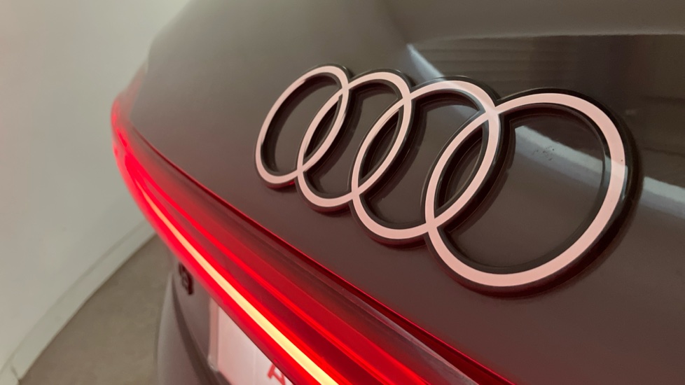 Audi Q8 250kW 50 Quattro 95kWh Sport 5dr Auto Electric Estate - Image 26