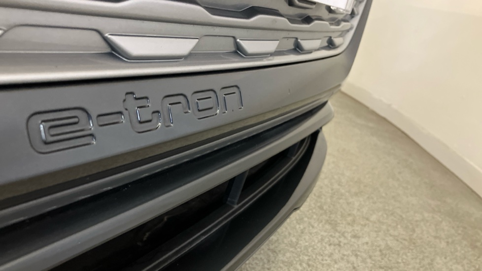 Audi Q8 250kW 50 Quattro 95kWh Sport 5dr Auto Electric Estate - Image 39