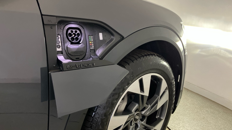Audi Q8 250kW 50 Quattro 95kWh Sport 5dr Auto Electric Estate - Image 43