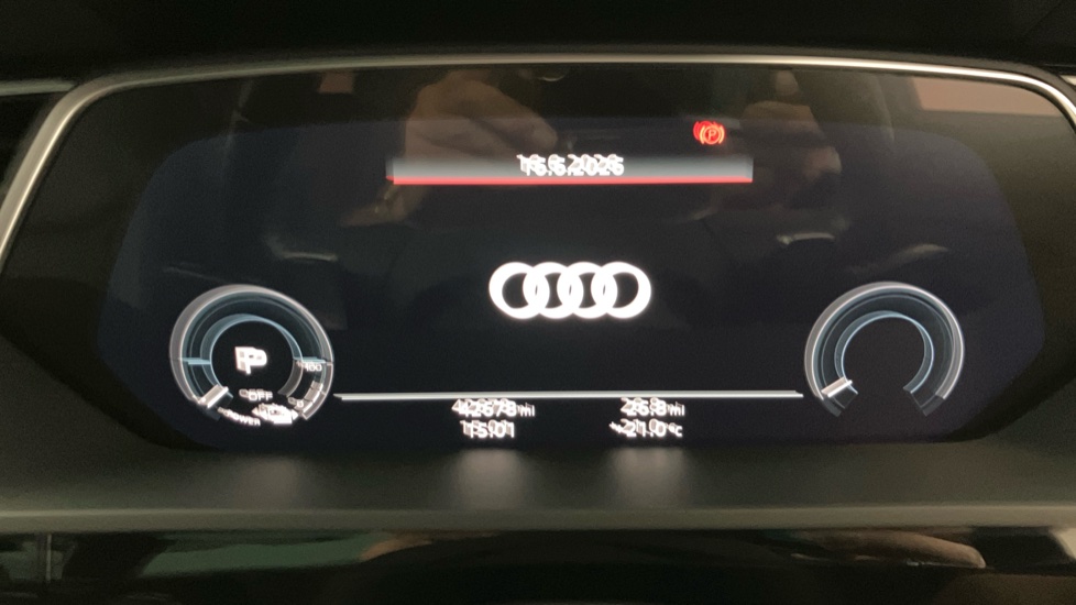 Audi e-tron 300kW 55 Quattro 95kWh Launch Edition 5dr Auto Electric Estate - Image 11