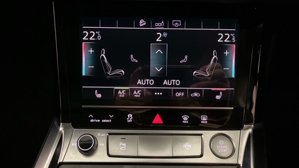 Audi e-tron 300kW 55 Quattro 95kWh Launch Edition 5dr Auto Electric Estate - Image 13