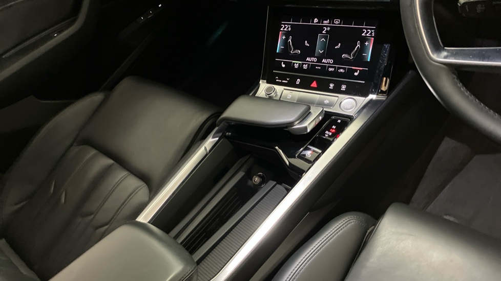 Audi e-tron 300kW 55 Quattro 95kWh Launch Edition 5dr Auto Electric Estate - Image 14