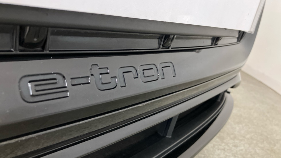 Audi e-tron 300kW 55 Quattro 95kWh Launch Edition 5dr Auto Electric Estate - Image 41