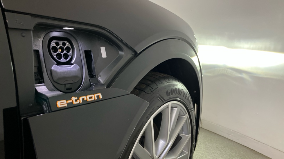 Audi e-tron 300kW 55 Quattro 95kWh Launch Edition 5dr Auto Electric Estate - Image 44