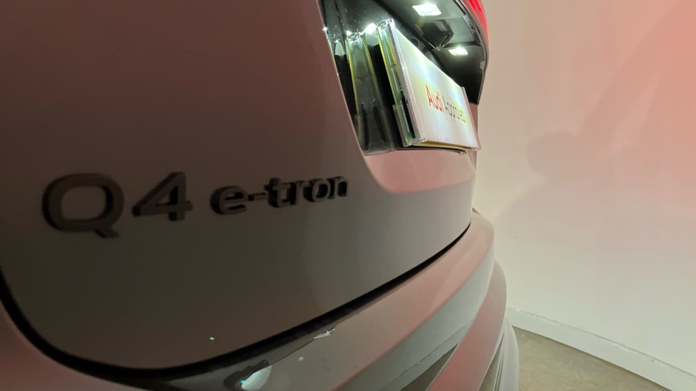 Audi Q4 e-tron 150kW 63kWh Vorsprung 5dr Auto Electric Estate - Image 33
