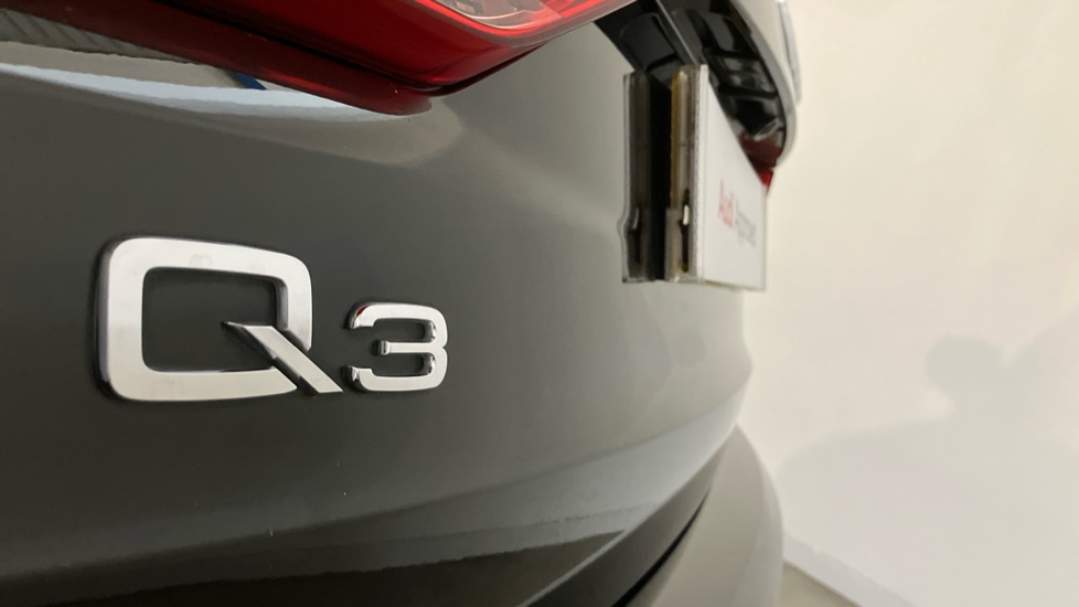Audi Q3 35 TDI Vorsprung 5dr S Tronic Diesel Estate - Image 34
