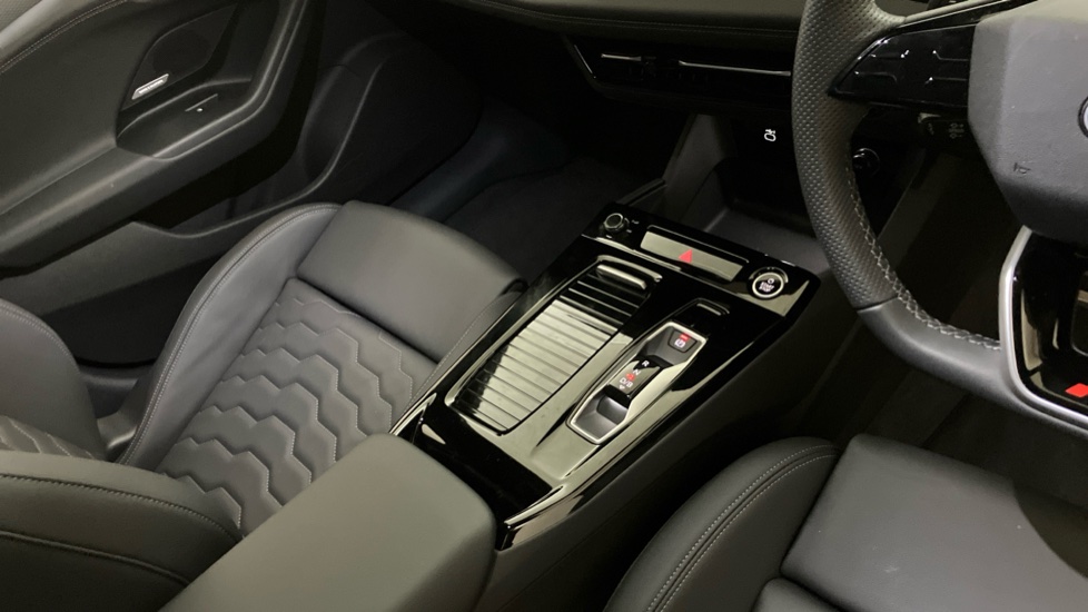 Audi A6 270kW Performance 100kWh S Line 5dr Auto [S+V] Electric Estate - Image 14
