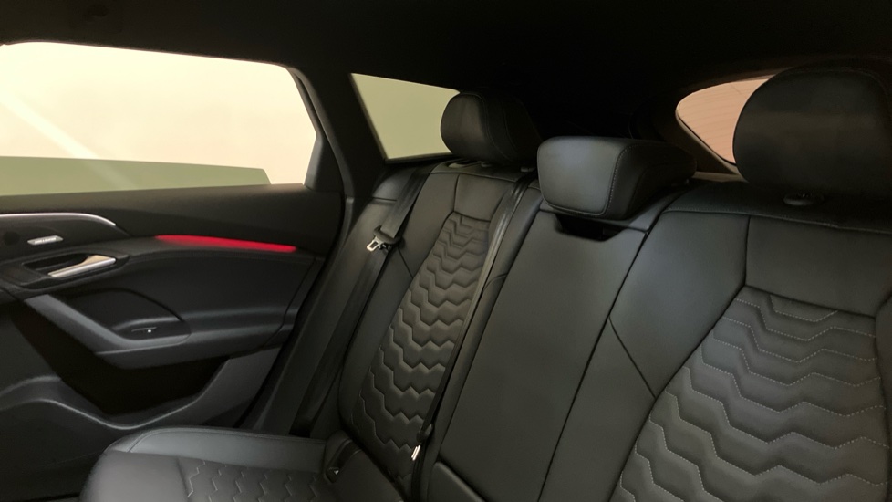 Audi A6 270kW Performance 100kWh S Line 5dr Auto [S+V] Electric Estate - Image 16
