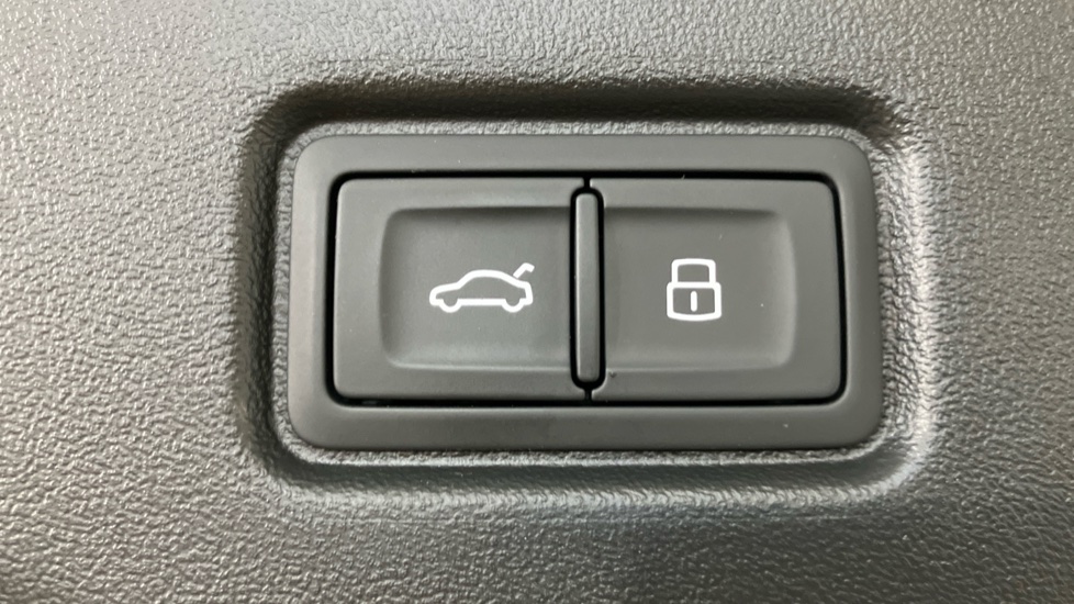 Audi A6 270kW Performance 100kWh S Line 5dr Auto [S+V] Electric Estate - Image 42