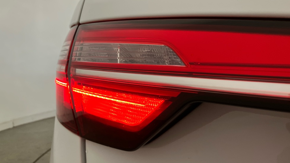 Audi A4 30 TDI Technik 5dr S Tronic Diesel Estate - Image 28