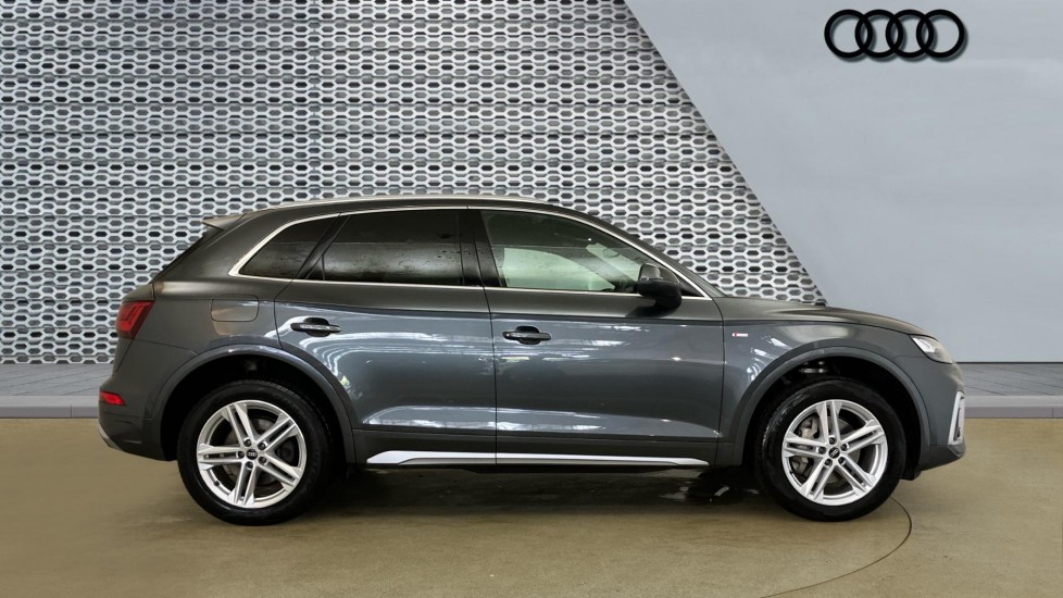 Audi Q5 40 TDI Quattro S Line 5dr S Tronic Diesel Estate - Image 4