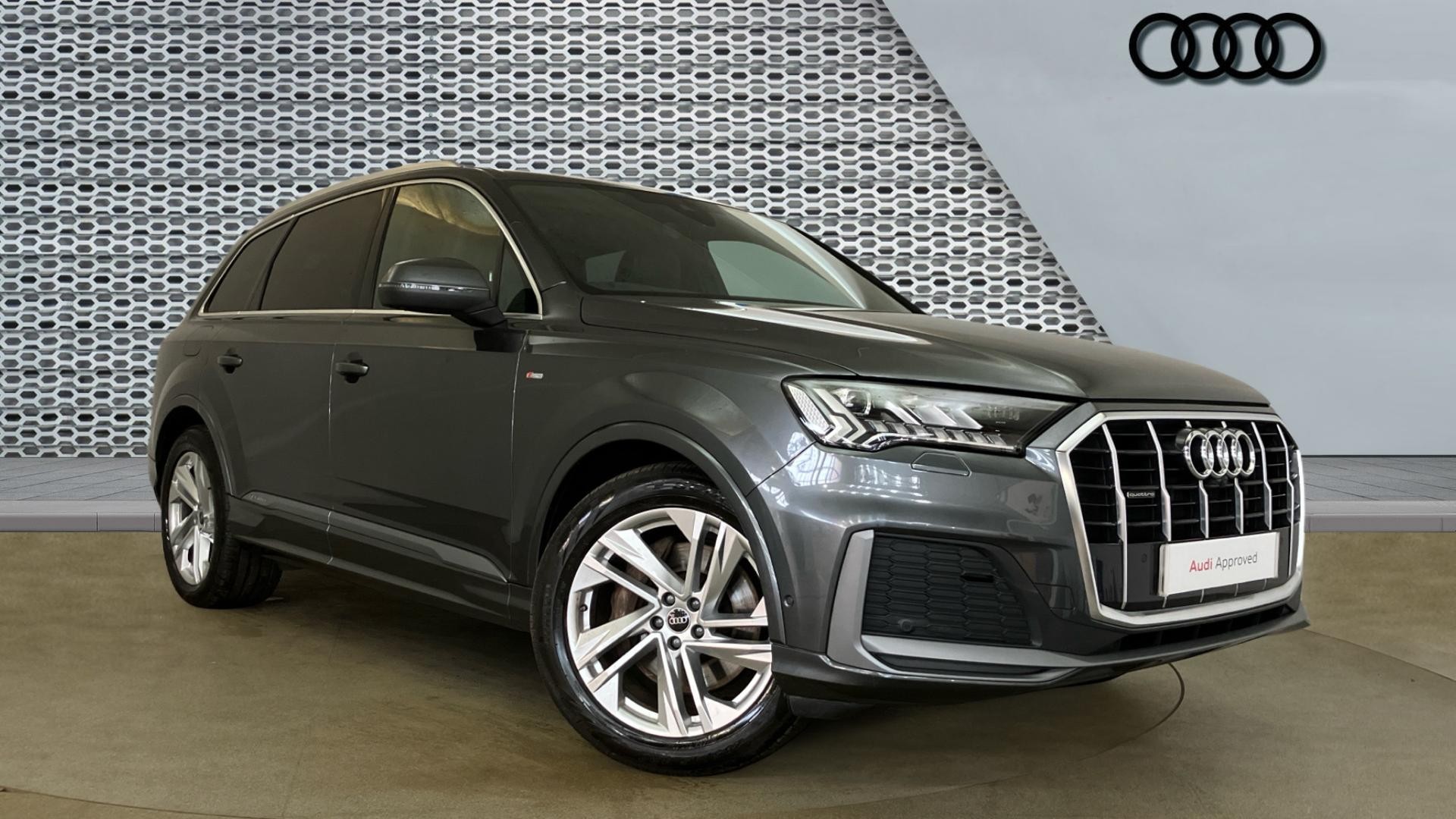 Audi Q7 listing photo