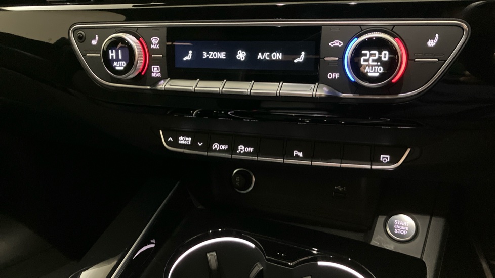 Audi A4 35 TFSI Black Edition 5dr S Tronic Petrol Estate - Image 13
