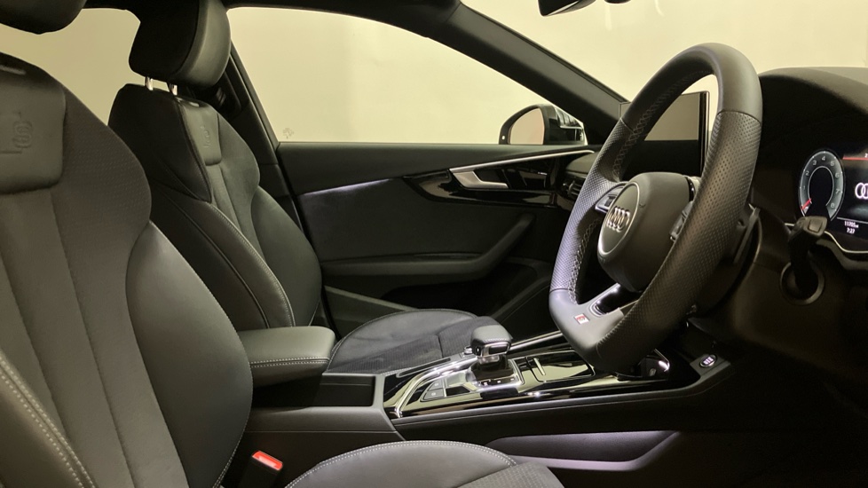 Audi A4 35 TFSI Black Edition 5dr S Tronic Petrol Estate - Image 15