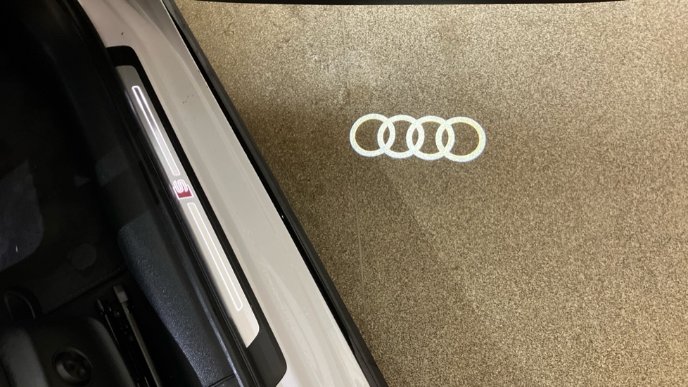 Audi A4 35 TFSI Black Edition 5dr S Tronic Petrol Estate - Image 23