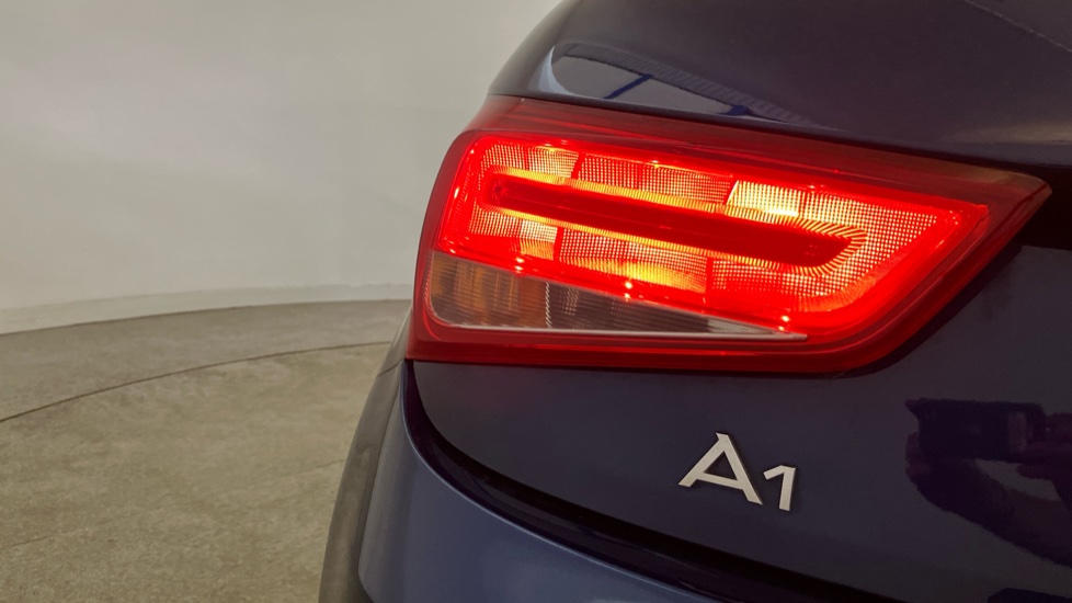 Audi A1 1.2 TFSI SE 5dr Petrol Hatchback - Image 31