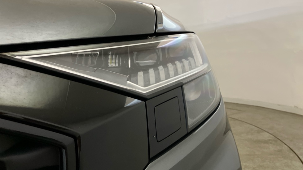 Audi Q8 55 TFSI Quattro Vorsprung 5dr Tiptronic Petrol Estate - Image 35